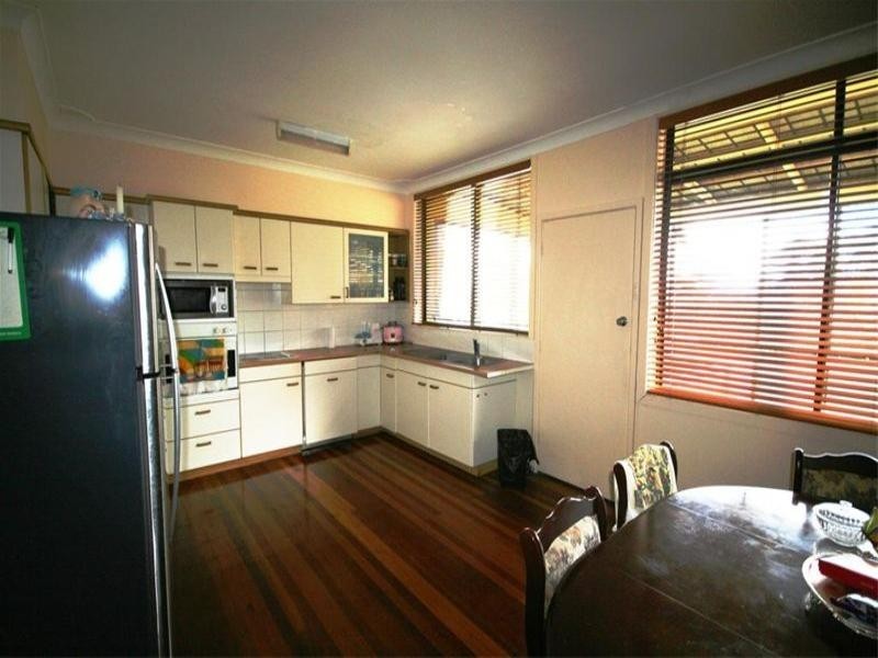 4 Cardiff Road, New Lambton Heights NSW 2305