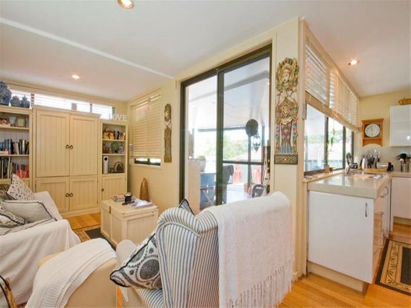 4 Holly Circuit, New Lambton Heights NSW 2305