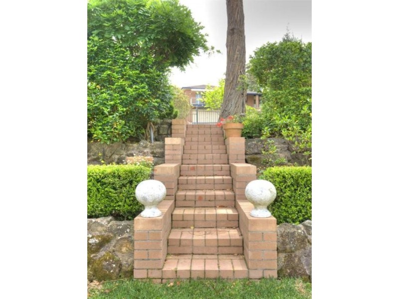 4 Holly Circuit, New Lambton Heights NSW 2305