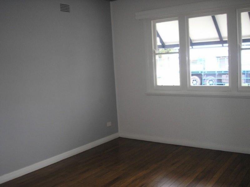 4 Gulliver Street, Hamilton NSW 2303