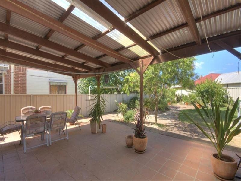 27 Warrah Street, Hamilton East NSW 2303