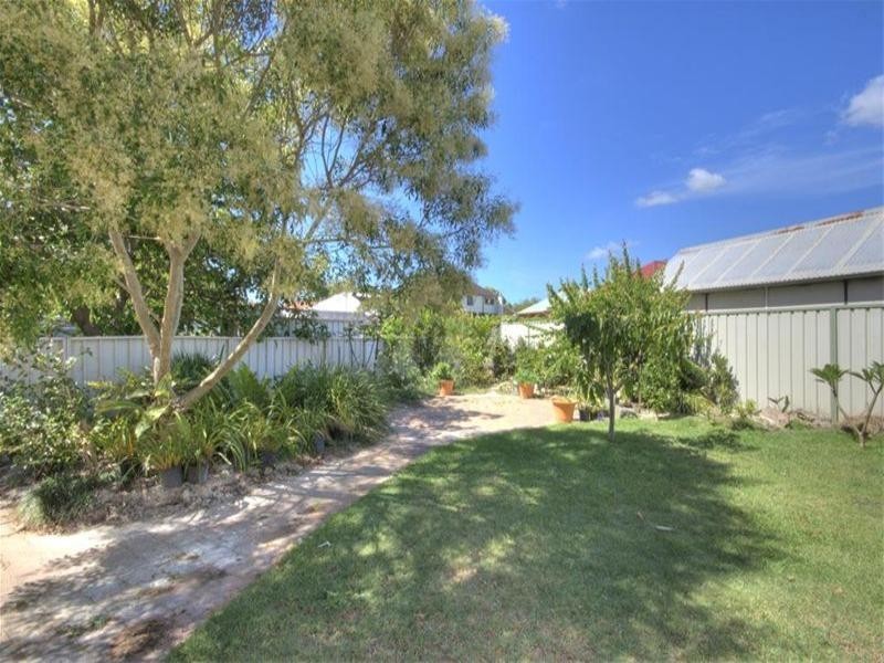 27 Warrah Street, Hamilton East NSW 2303