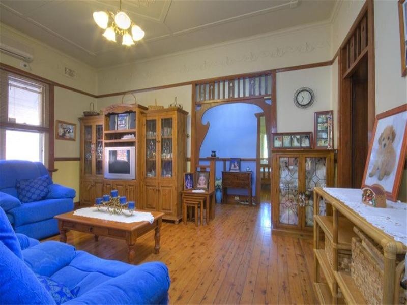 27 Warrah Street, Hamilton East NSW 2303