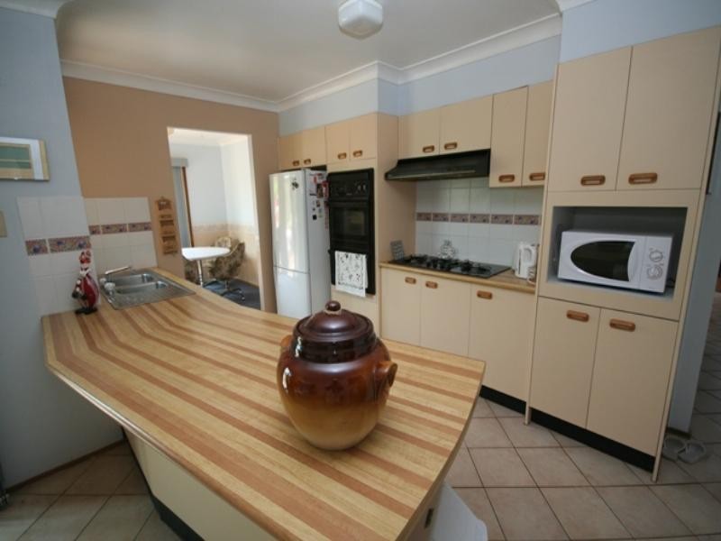 14 Woodside Drive, Eleebana NSW 2282