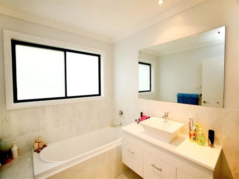 4 Gum Tree Lane, New Lambton Heights NSW 2305