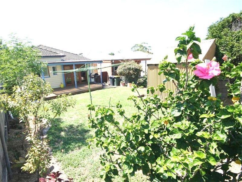 16 Clara Street, Mayfield East NSW 2304