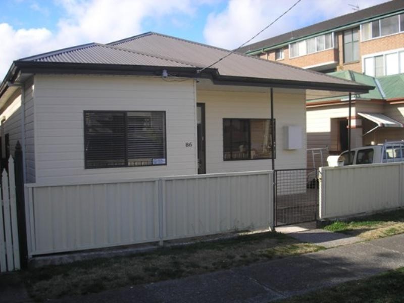 2/86 James Street, Hamilton NSW 2303