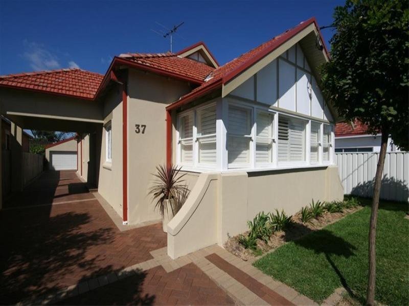 37 National Park Street, Hamilton South NSW 2303