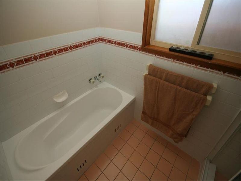 1 Croydon Place, Warners Bay NSW 2282