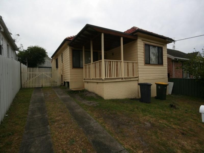 7 Gen Street, Belmont NSW 2280