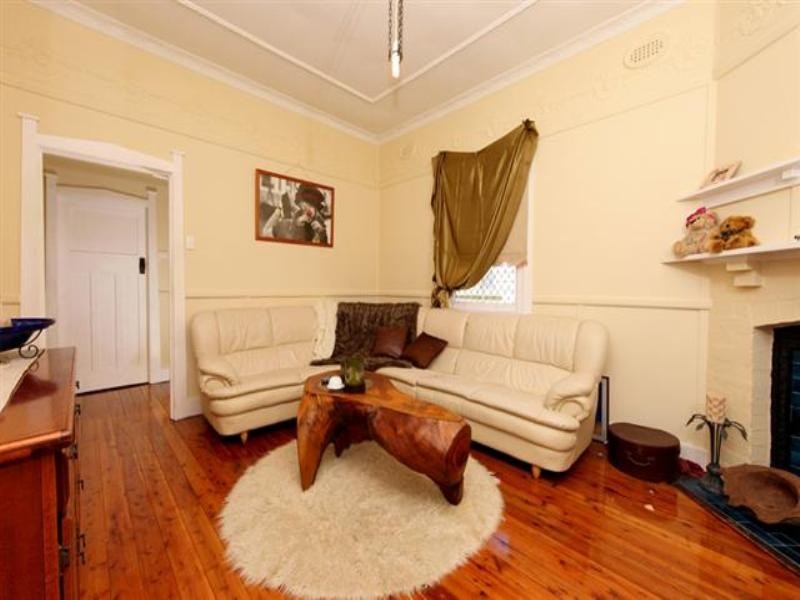 33 Harle Street, Hamilton South NSW 2303