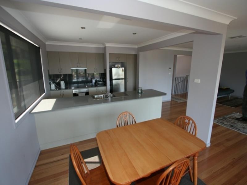 11 Winterlake Drive, Warners Bay NSW 2282