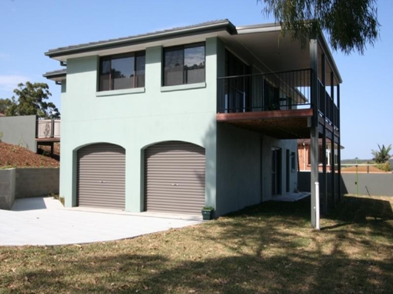 11 Winterlake Drive, Warners Bay NSW 2282