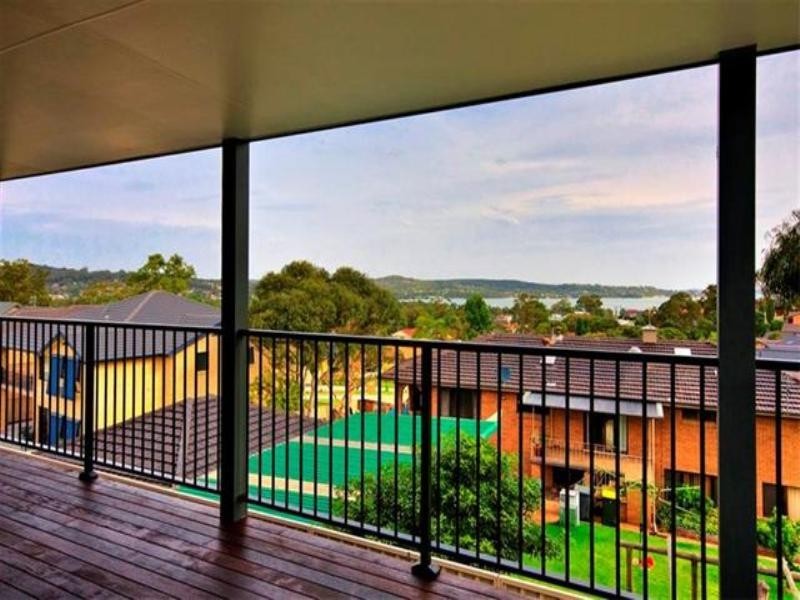 11 Winterlake Drive, Warners Bay NSW 2282