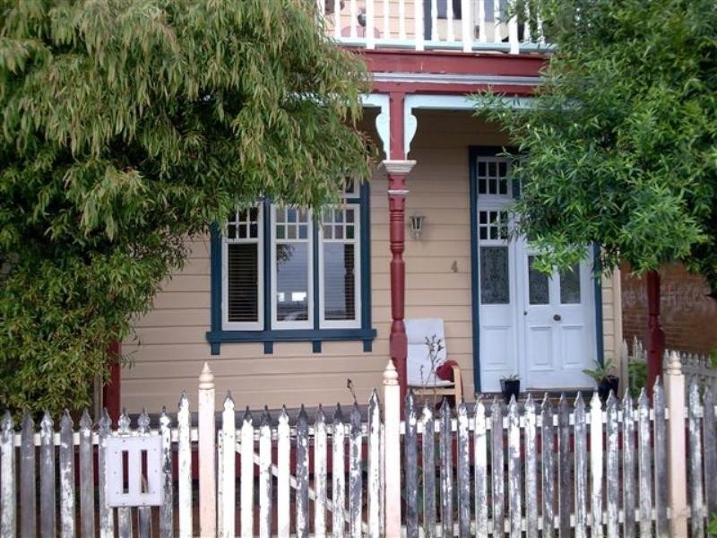 1/4 The Boltons, Newcastle NSW 2300