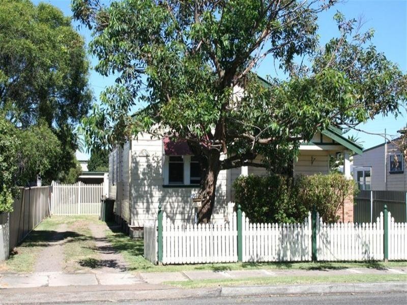 17 Watson Street, Mayfield NSW 2304
