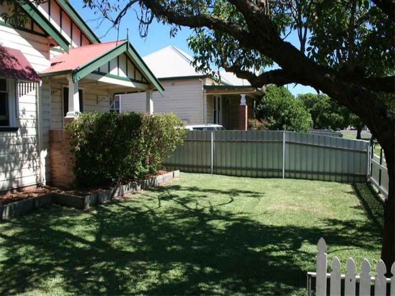 17 Watson Street, Mayfield NSW 2304