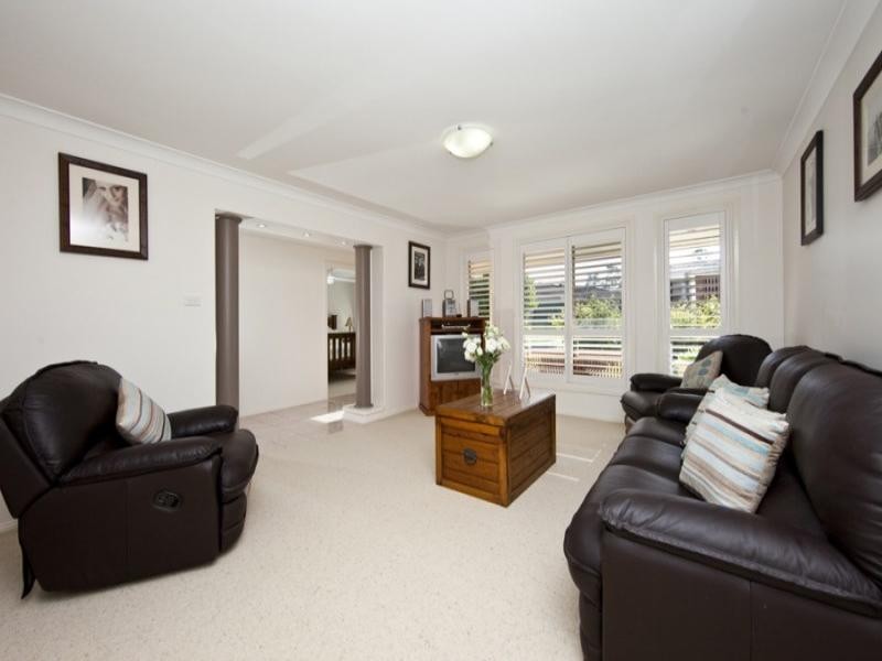 4 Sandalwood Avenue, Fletcher NSW 2287