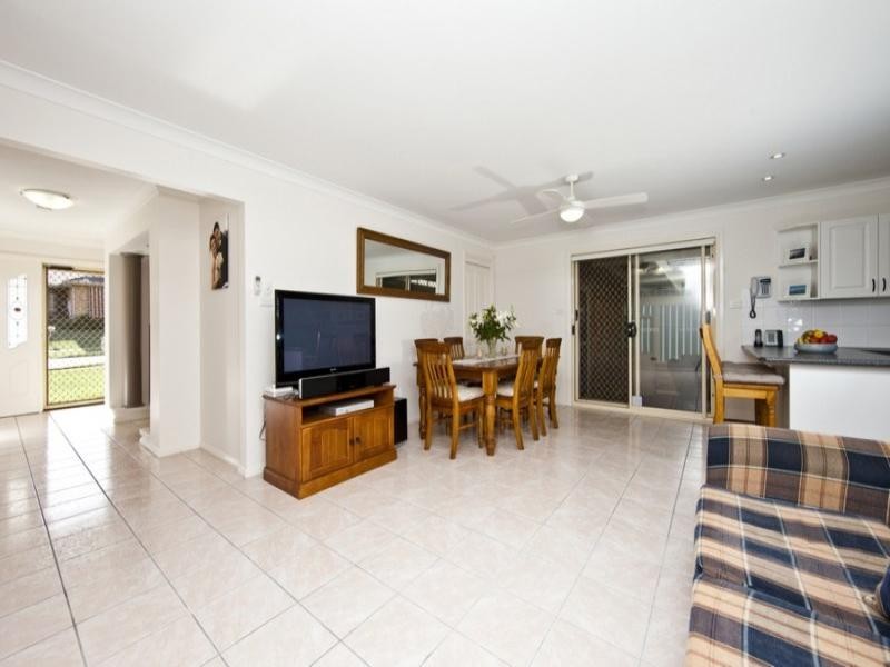 4 Sandalwood Avenue, Fletcher NSW 2287