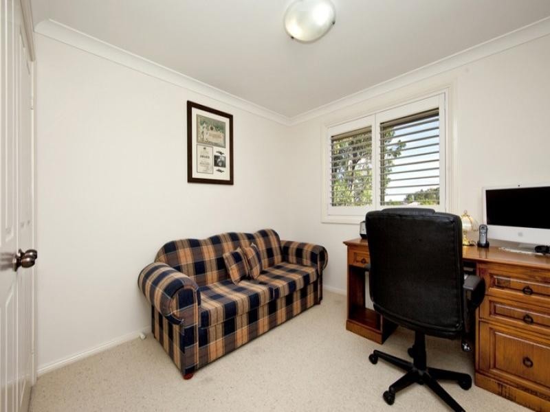 4 Sandalwood Avenue, Fletcher NSW 2287