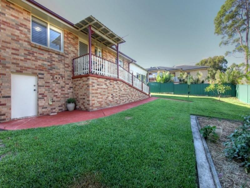 4 Sandalwood Avenue, Fletcher NSW 2287