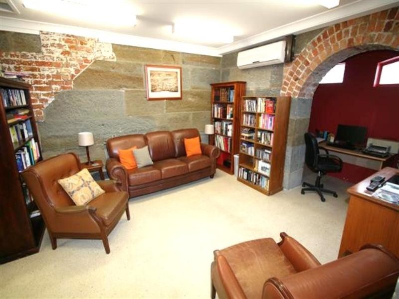 37 Newcomen Street, The Hill NSW 2300