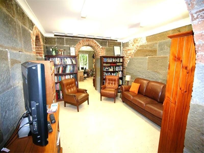 37 Newcomen Street, The Hill NSW 2300