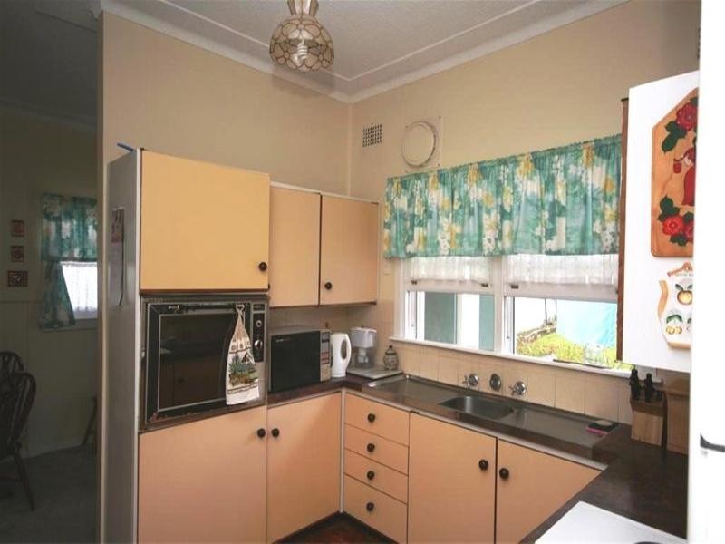 36 Lovell Parade, Shortland NSW 2307