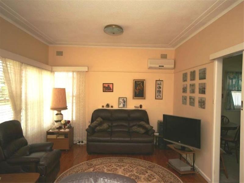 36 Lovell Parade, Shortland NSW 2307