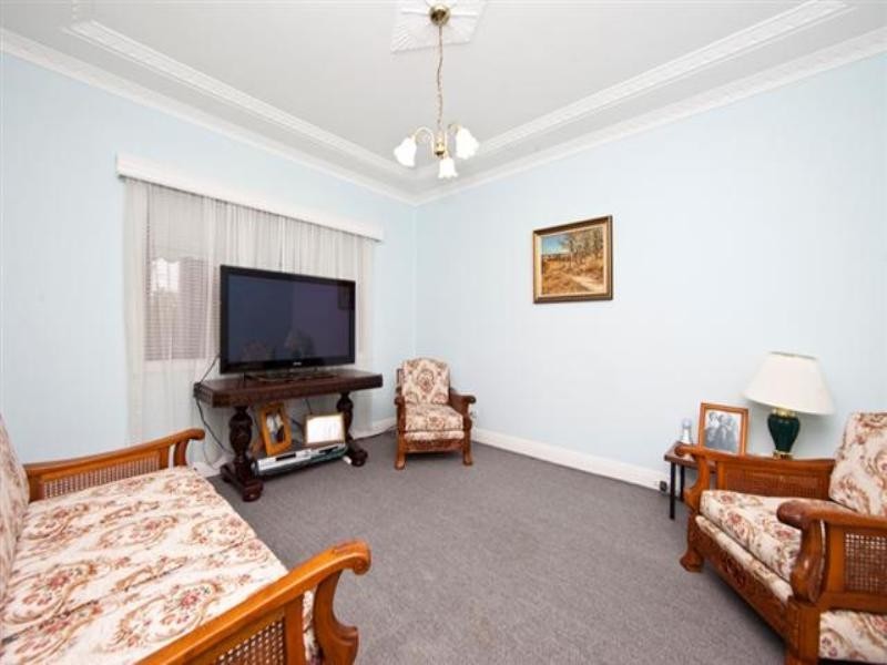 22 Robb Street, Belmont NSW 2280