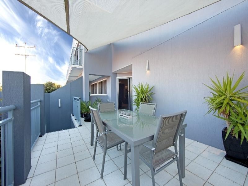 2/25 Patrick Street, Merewether NSW 2291