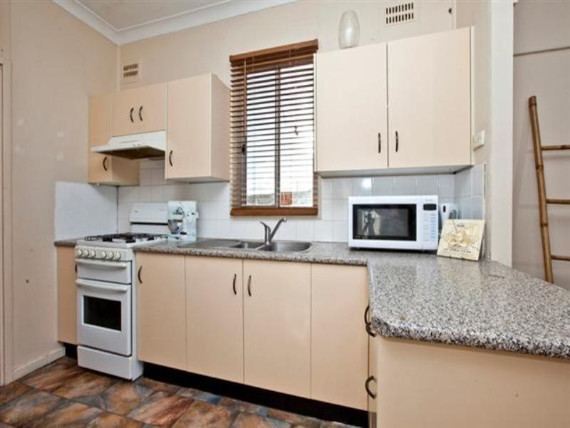 17 Tobruk Crescent, Shortland NSW 2307