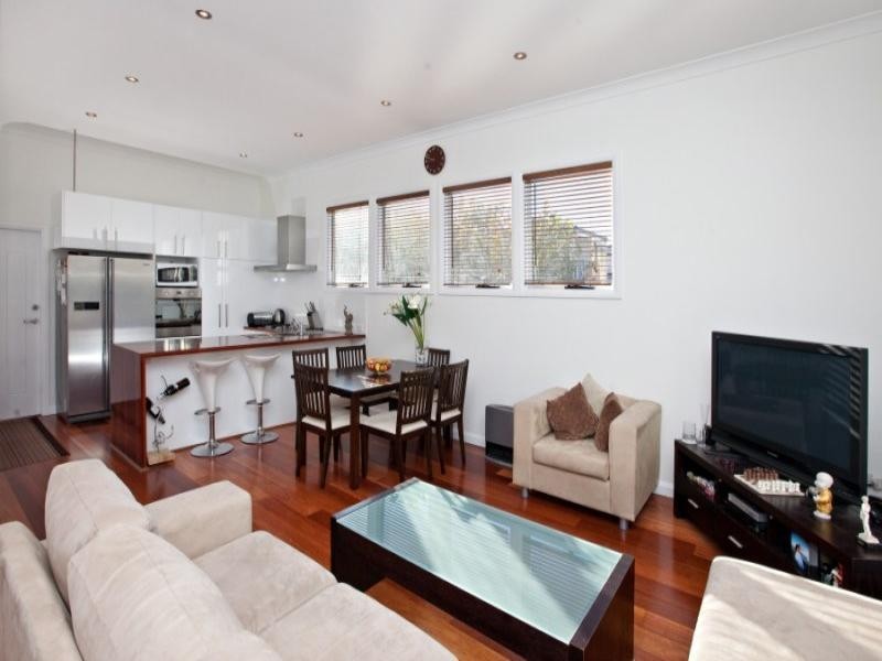 2 Gulliver Street, Hamilton NSW 2303