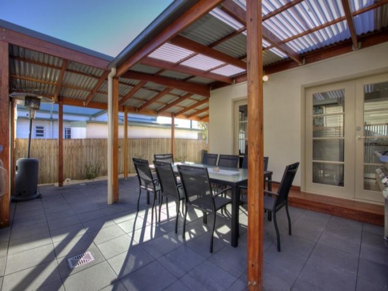 2 Gulliver Street, Hamilton NSW 2303
