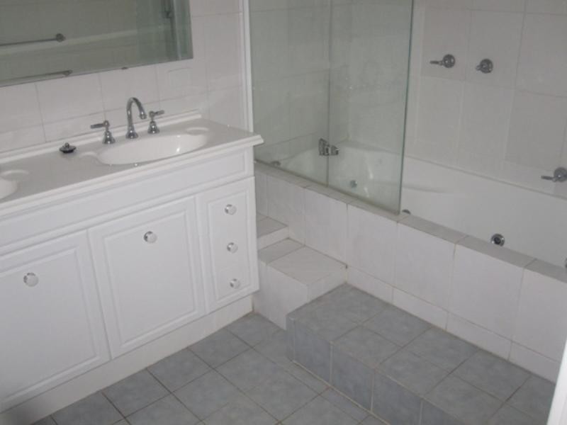 3 Kimbarra Close, Kotara NSW 2289