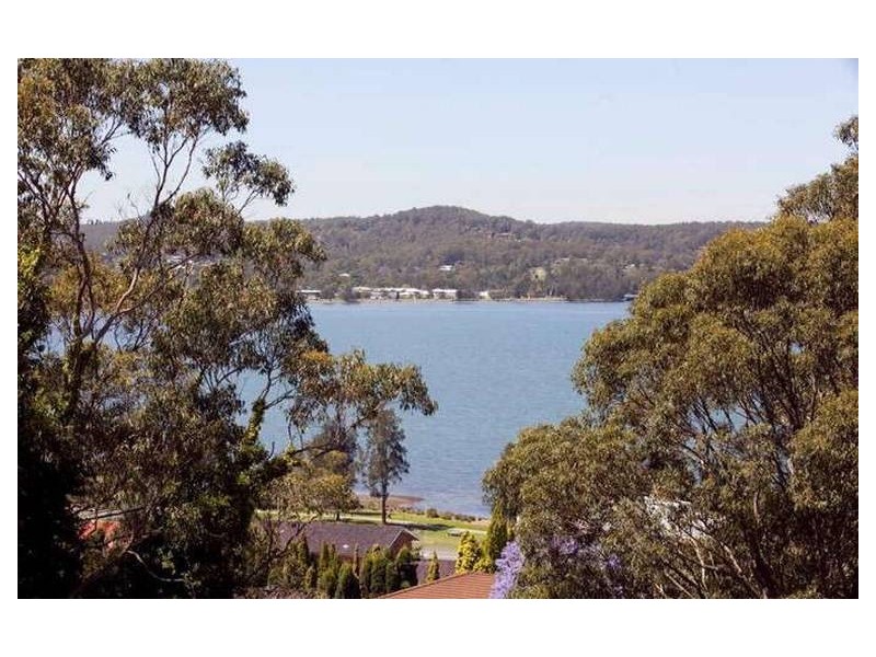 16 Thompson Road, Speers Point NSW 2284