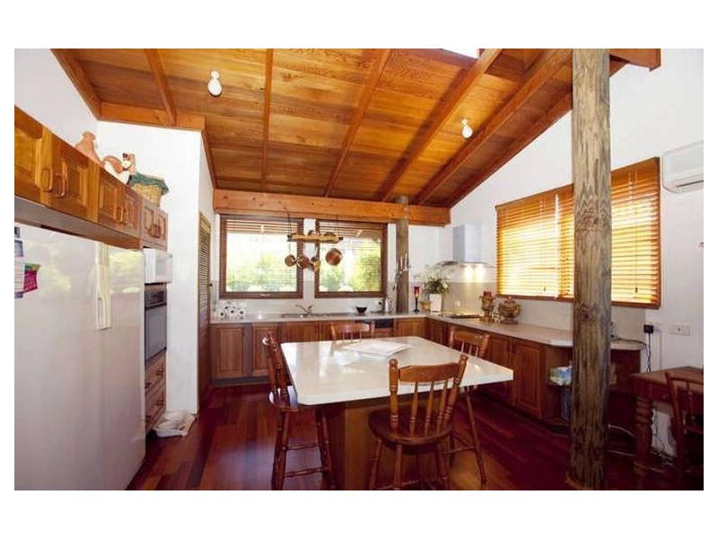 16 Thompson Road, Speers Point NSW 2284