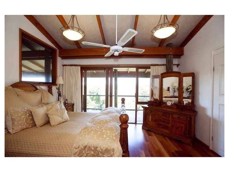 16 Thompson Road, Speers Point NSW 2284