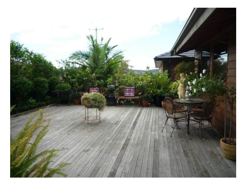 16 Thompson Road, Speers Point NSW 2284