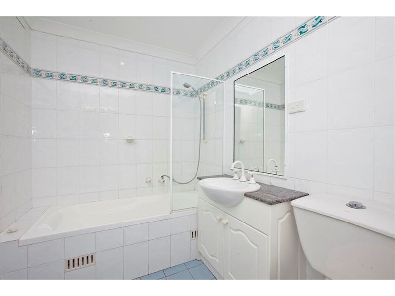 2/1 Shortland Esplanade, Newcastle NSW 2300