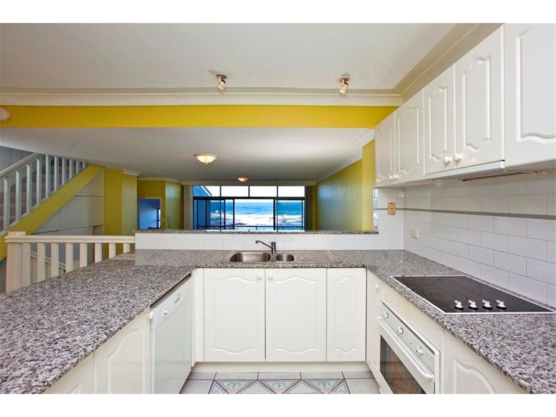 2/1 Shortland Esplanade, Newcastle NSW 2300