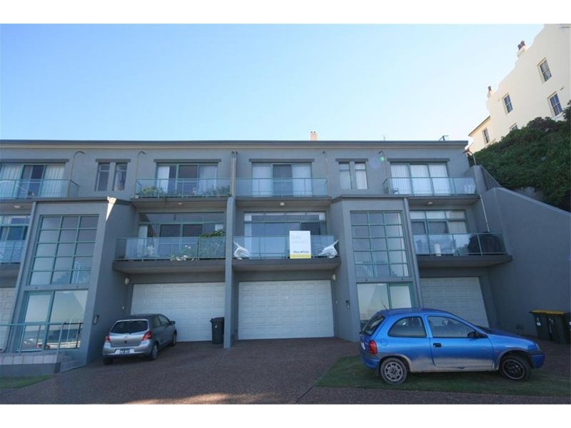 2/1 Shortland Esplanade, Newcastle NSW 2300
