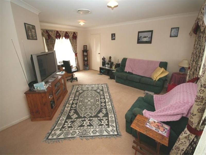 32 Northlakes Drive, Cameron Park NSW 2285