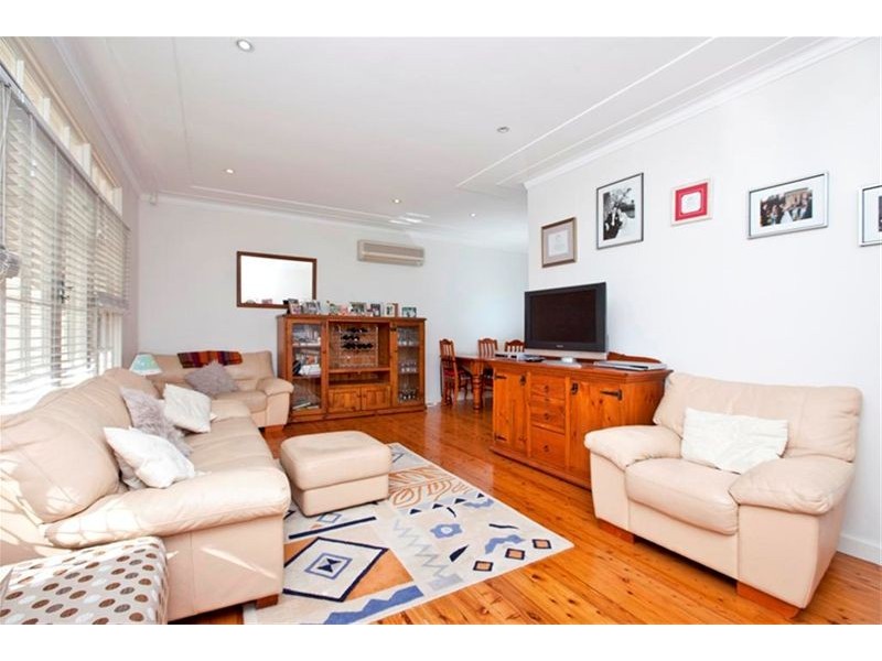 20 Lucas Crescent, Adamstown Heights NSW 2289