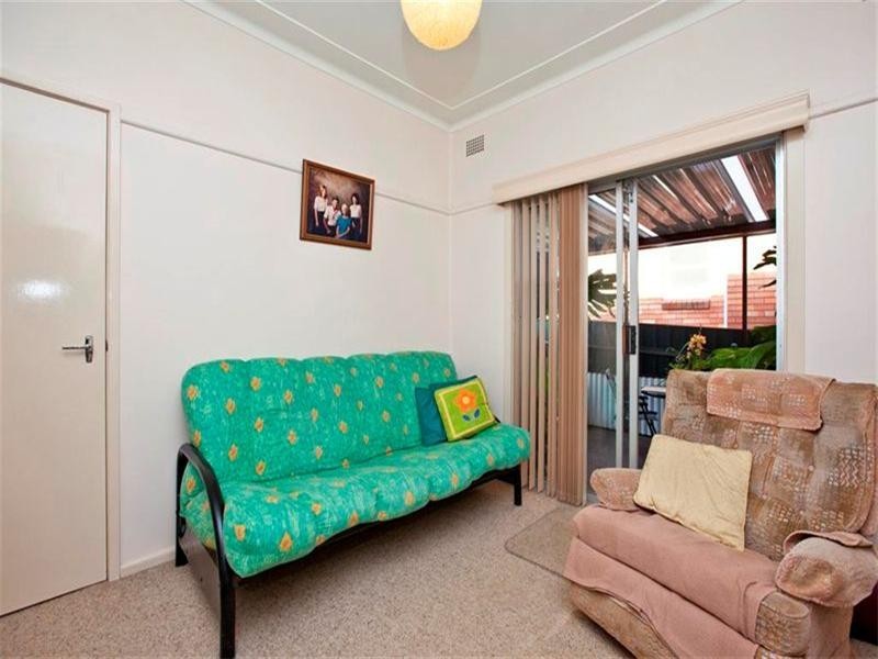 34 Lovell Parade, Shortland NSW 2307