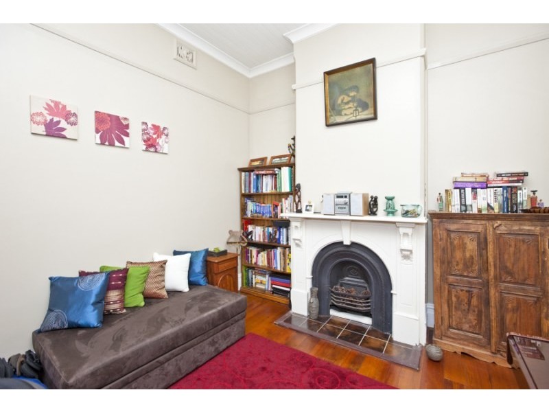 8 Eddy Street, Hamilton NSW 2303