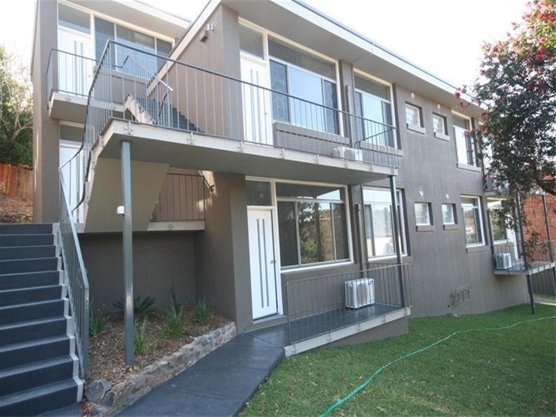 3/4 Hillview Crescent, The Hill NSW 2300