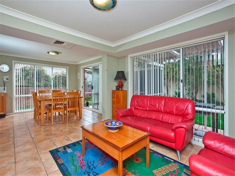 8 Tinglewood Close, Tingira Heights NSW 2290