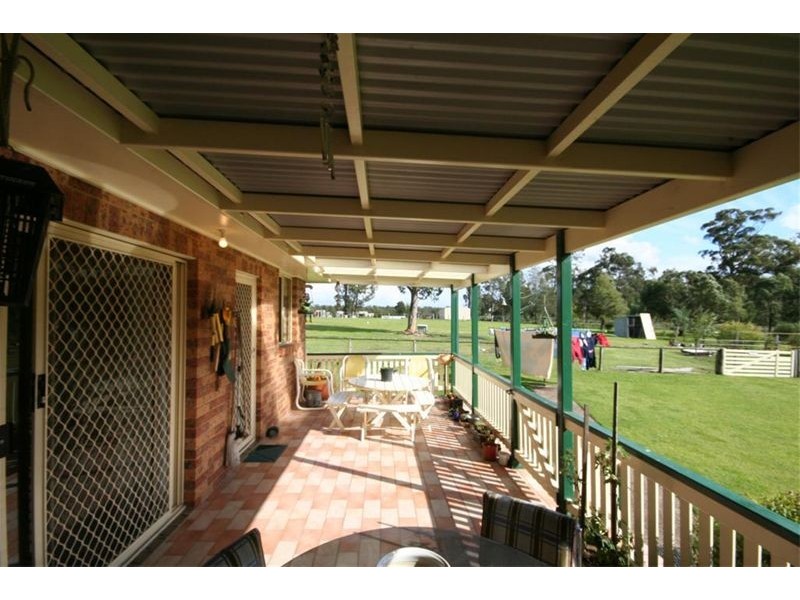 6 Walter Parade, Black Hill NSW 2322