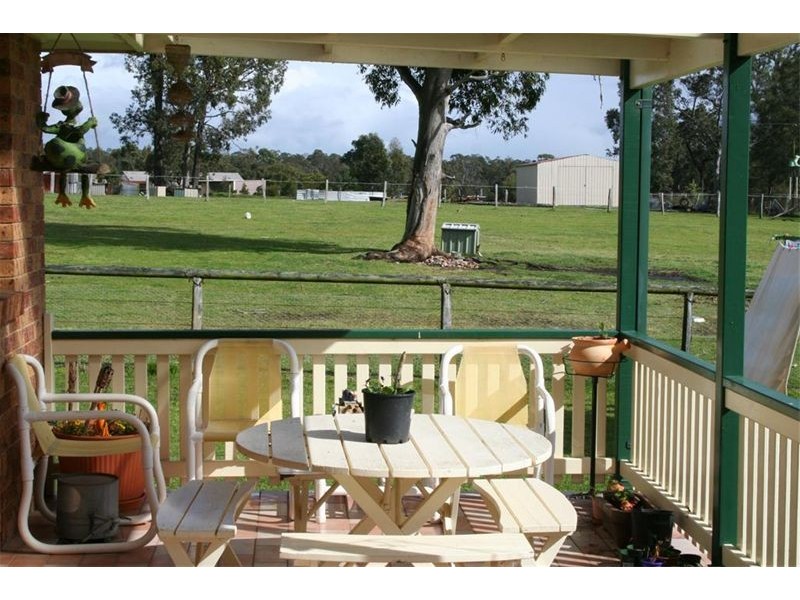 6 Walter Parade, Black Hill NSW 2322